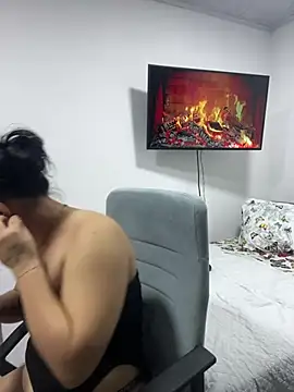 pareja curiosa19 online show from February 10, 2026, 1:26 am