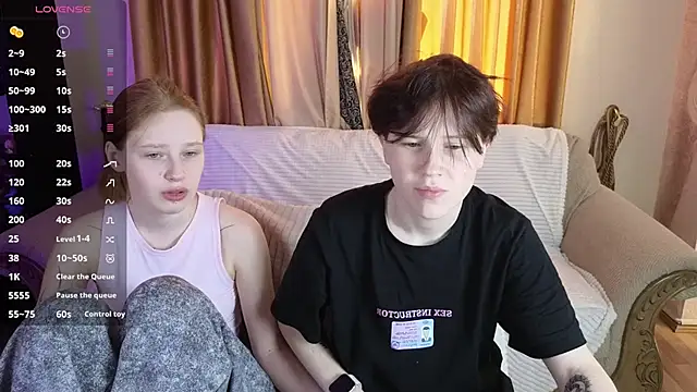 Snapshot of Tara_Lawson chatting on October 5, 2025, 11:34 am Tara Lawson online show from October 5, 2025, 11:34 am