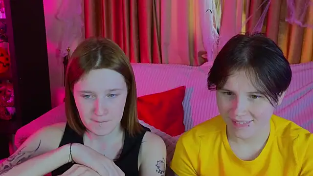 Snapshot of Tara_Lawson chatting on October 31, 2025, 7:16 am Tara Lawson online show from October 31, 2025, 7:16 am