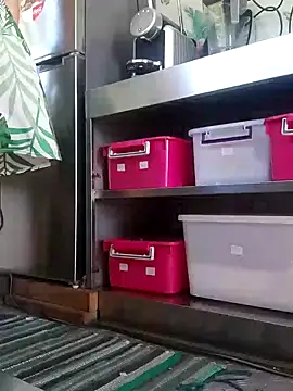 emiliemilf online show from March 28, 2026, 7:48 pm