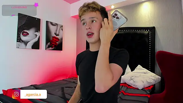 Snapshot of LiamWildx20 chatting on February 19, 2026, 5:04 am LiamWildx20 online show from February 19, 2026, 5:04 am