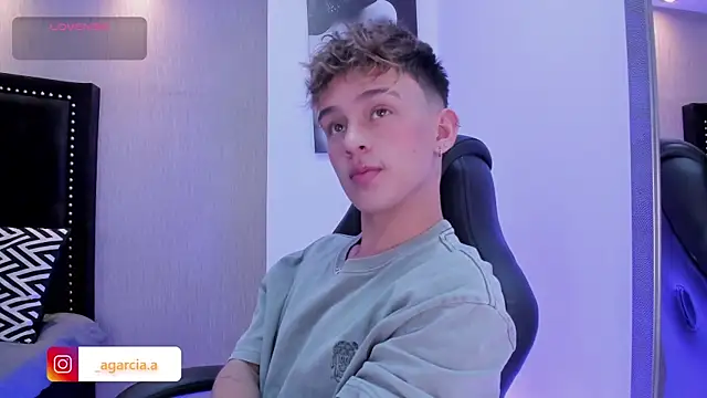 LiamWildx20 online show from April 8, 2026, 4:14 am