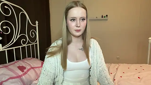 LolyaMin online show from April 22, 2026, 7:42 pm