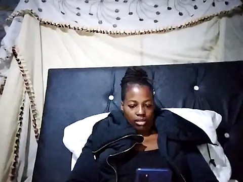 sexylira online show from April 13, 2026, 10:41 am