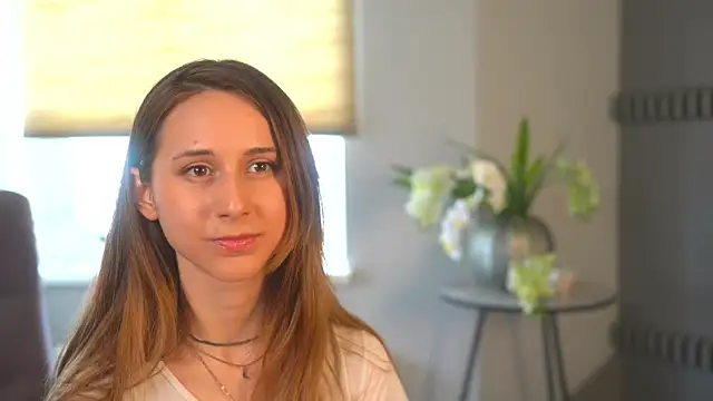 EsmeEsser online show from March 17, 2025, 7:35 am