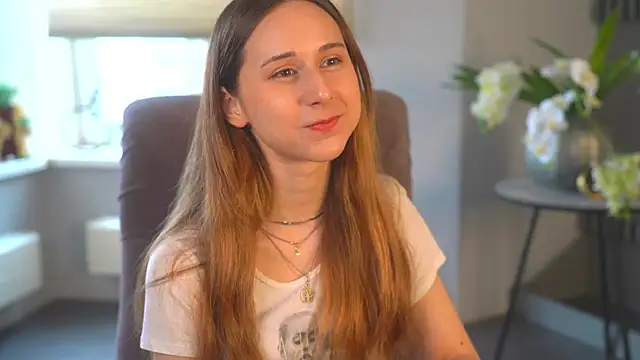 EsmeEsser online show from March 18, 2025, 4:07 am