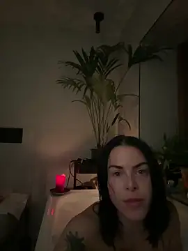 Snapshot of missninasparkle chatting on October 12, 2025, 7:48 pm missninasparkle online show from October 12, 2025, 7:48 pm