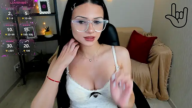 Snapshot of Kitti__ chatting on October 15, 2025, 1:48 am Kitti online show from October 15, 2025, 1:48 am