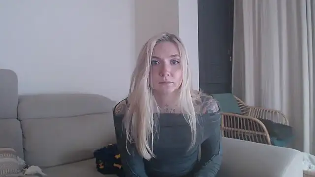 tattoobbgirl online show from November 19, 2025, 6:08 pm