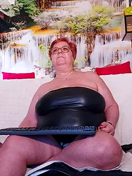 QueenPammy1 online show from February 18, 2025, 1:33 pm