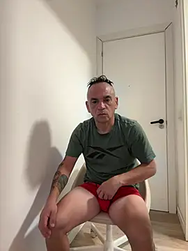 mateocali25 online show from June 18, 2026, 2:33 pm