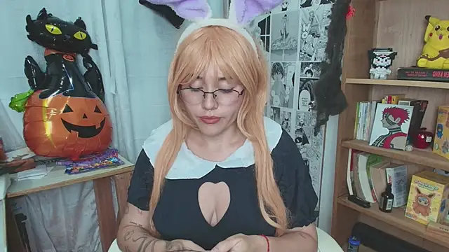 MitsuChan  online show from December 1, 2025, 3:40 am