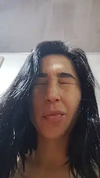 Elowyn online show from April 21, 2026, 10:38 pm