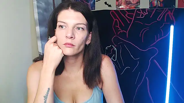 Snapshot of VanessaRey_ chatting on October 22, 2025, 7:19 am VanessaRey online show from October 22, 2025, 7:19 am