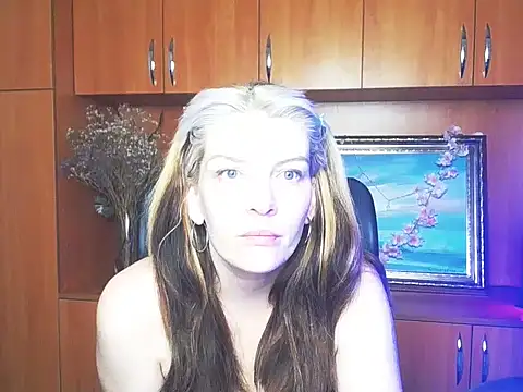 VanessaRey  online show from May 25, 2026, 2:33 am