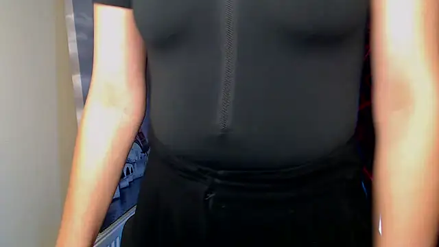 Snapshot of VanessaRey_ chatting on October 18, 2025, 5:48 pm VanessaRey online show from October 18, 2025, 5:48 pm