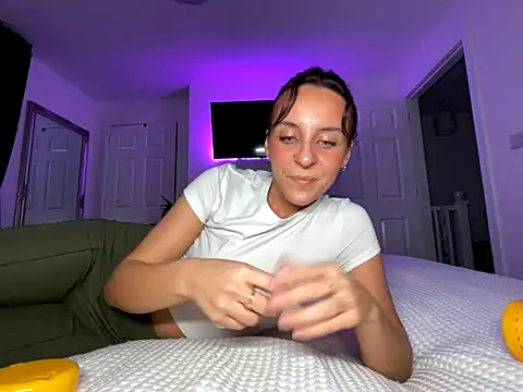 Snapshot of Missalex_xo chatting on October 20, 2025, 8:42 pm Missalex xo online show from October 20, 2025, 8:42 pm