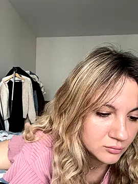 Snapshot of mollygirll chatting on October 3, 2025, 9:22 am mollygirll online show from October 3, 2025, 9:22 am