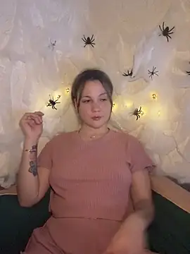 Snapshot of mollygirll chatting on October 21, 2025, 6:18 pm mollygirll online show from October 21, 2025, 6:18 pm