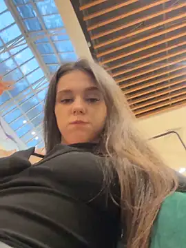 MilaBee online show from November 11, 2025, 9:15 am