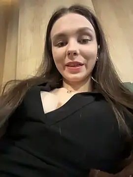 Snapshot of MilaBee chatting on March 2, 2026, 5:08 am MilaBee online show from March 2, 2026, 5:08 am