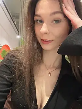 Snapshot of MilaBee chatting on January 18, 2026, 11:02 am MilaBee online show from January 18, 2026, 11:02 am