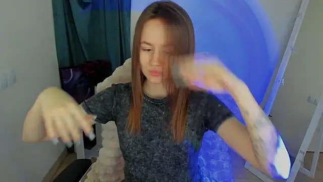 Catherine e online show from December 3, 2025, 7:35 pm