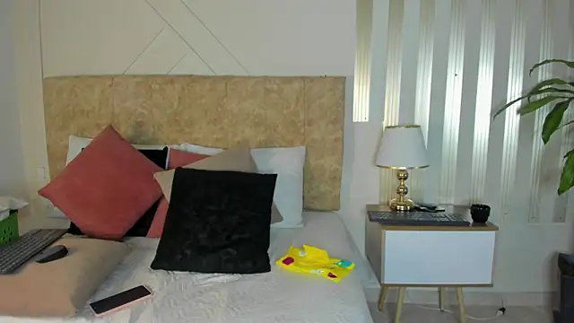 Snapshot of angelinarouse_ chatting on October 21, 2025, 2:44 am angelinarouse  online show from October 21, 2025, 2:44 am