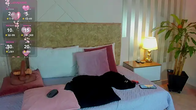 Snapshot of angelinarouse_ chatting on September 19, 2025, 11:42 pm angelinarouse  online show from September 19, 2025, 11:42 pm