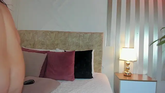 Snapshot of angelinarouse_ chatting on October 20, 2025, 12:45 am angelinarouse  online show from October 20, 2025, 12:45 am