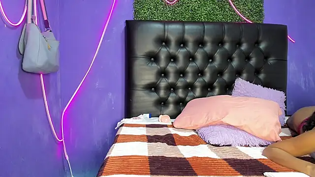 Snapshot of Pinkyhot_69 chatting on October 4, 2025, 9:49 pm Pinkyhot 69 online show from October 4, 2025, 9:49 pm