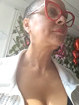 Snapshot of Amadamilf1980 chatting on September 26, 2025, 1:40 pm Amadamilf1980 online show from September 26, 2025, 1:40 pm