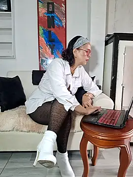 Snapshot of Amadamilf1980 chatting on September 18, 2025, 8:01 pm Amadamilf1980 online show from September 18, 2025, 8:01 pm