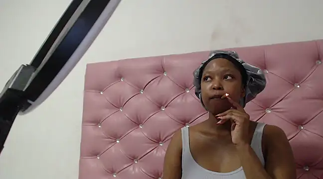 Snapshot of Seductive_Onicahh chatting on March 18, 2025, 5:23 pm Seductive Onicahh online show from March 18, 2025, 5:23 pm