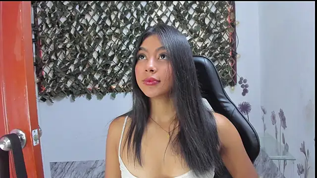 Sarahbrowm  online show from October 3, 2025, 5:25 pm