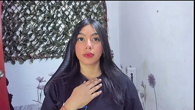 Sarahbrowm  online show from October 5, 2025, 6:31 pm