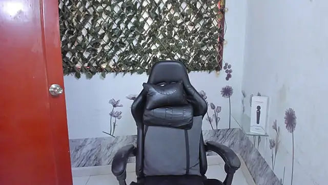 Sarahbrowm  online show from September 23, 2025, 4:36 pm