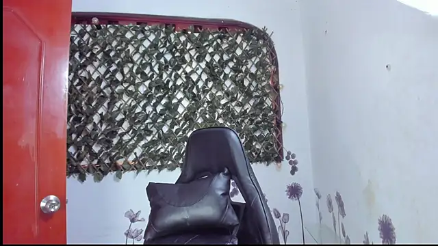 Sarahbrowm  online show from September 25, 2025, 5:52 pm