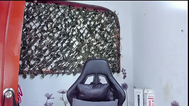 Sarahbrowm  online show from October 7, 2025, 6:09 pm