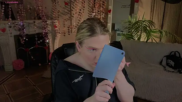 Snapshot of Jes_Solar chatting on February 25, 2026, 10:42 pm Jes Solar online show from February 25, 2026, 10:42 pm