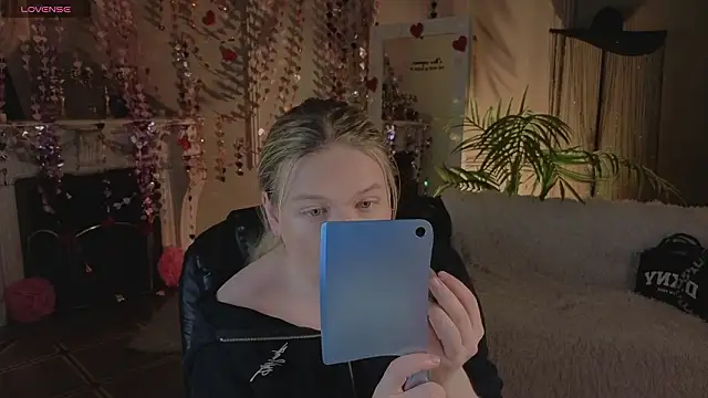 Snapshot of Jes_Solar chatting on February 24, 2026, 9:04 pm Jes Solar online show from February 24, 2026, 9:04 pm