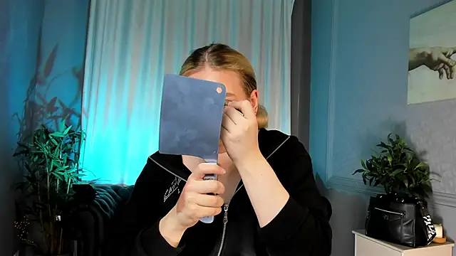 Snapshot of Jes_Solar chatting on October 5, 2025, 11:34 am Jes Solar online show from October 5, 2025, 11:34 am