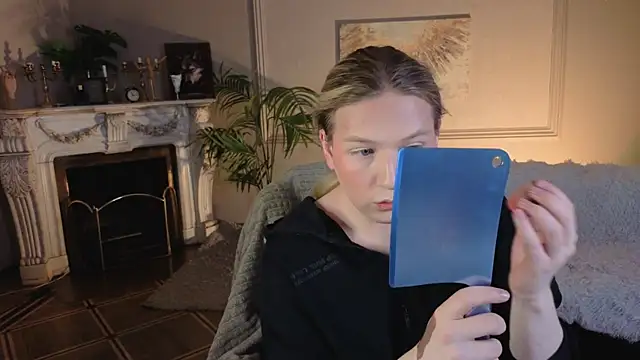 Jes Solar online show from November 22, 2025, 9:02 pm