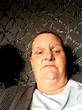 Snapshot of MissQueenBeex chatting on September 17, 2025, 12:18 pm MissQueenBeex online show from September 17, 2025, 12:18 pm