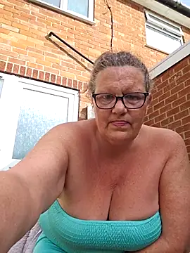 MissQueenBeex online show from June 2, 2026, 7:19 am
