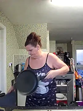 MissQueenBeex online show from December 14, 2025, 12:33 pm