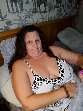 MissQueenBeex online show from November 2, 2025, 1:21 am