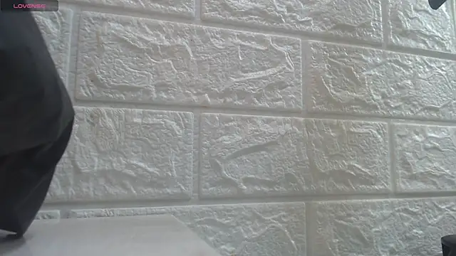 nei girl online show from December 17, 2025, 11:26 am