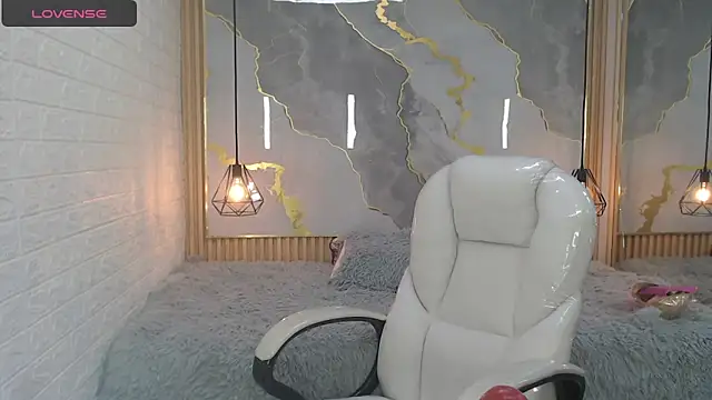 nei girl online show from October 14, 2025, 1:01 pm