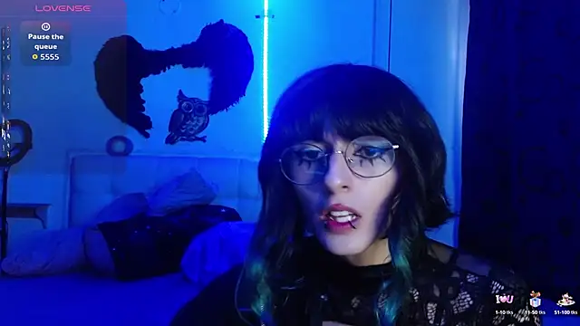 Snapshot of goth_minerva chatting on September 24, 2025, 2:01 pm goth minerva online show from September 24, 2025, 2:01 pm